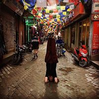 Headstand Thamel